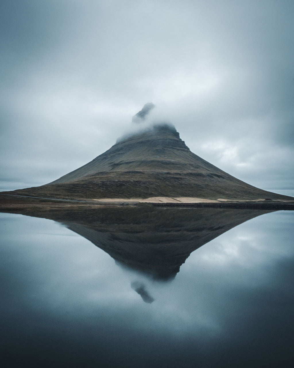 Kirkjufell Reflected - Allie Richards Photography